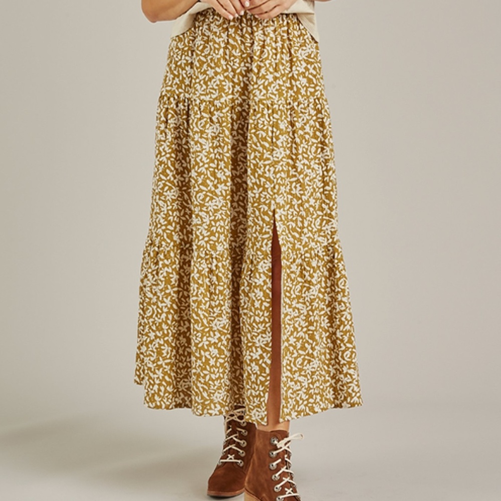 Rylee & Cru Tiered Midi Skirt in Ditsy Floral - Gold